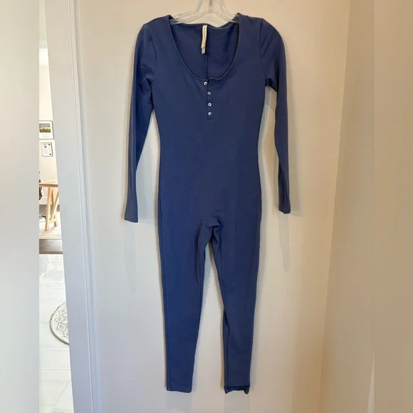 Babaton “Jimmy” Dusty Slate Blue Long Sleeve Henley Jumpsuit Onesie Medium - Picture 2 of 6